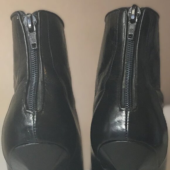 MANOLO BLAHNIK Black Leather Point Toe Ankle Boots  💋 SIZE 38 - Picture 9 of 16